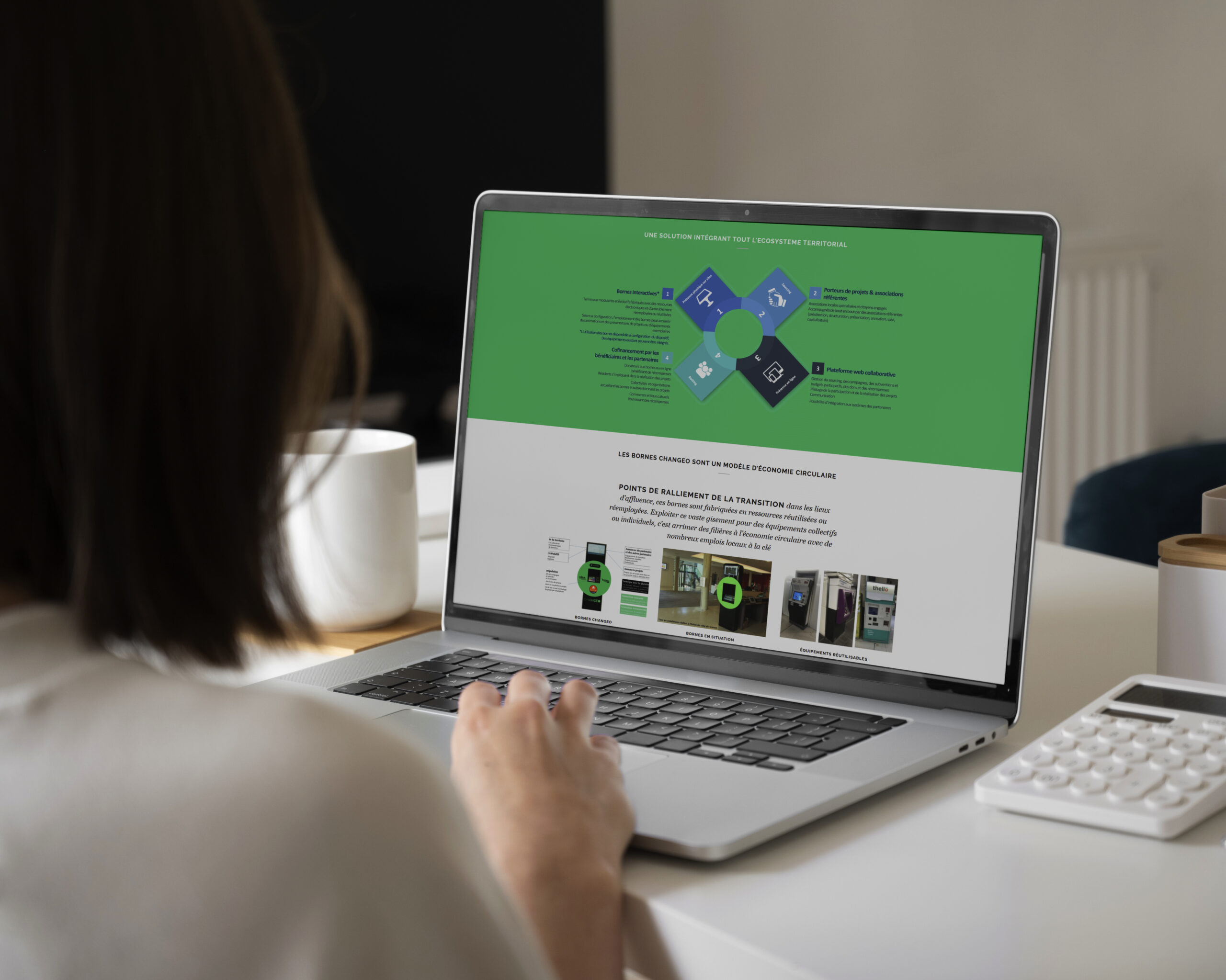 Mockup du site one page de Changeo, avec une infographie explicative des 4 solutions de Changeo