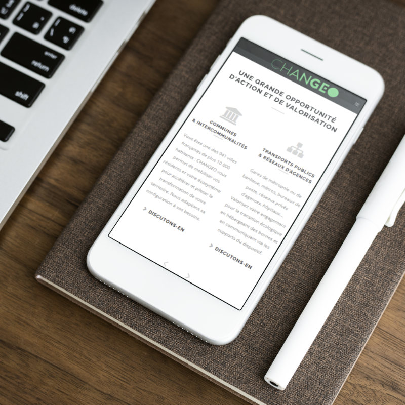 Mockup iphone et la partie responsive du site de Changeo